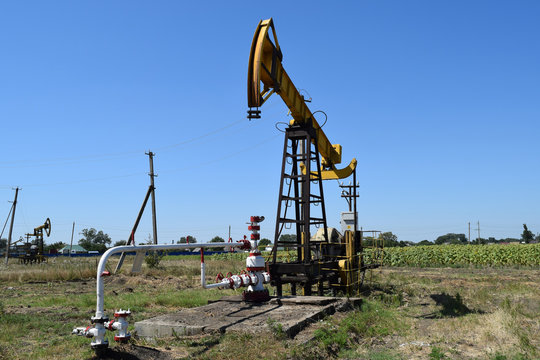 Pumping unit as the oil pump installed on a well