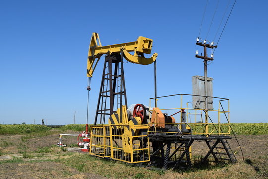 Pumping unit as the oil pump installed on a well