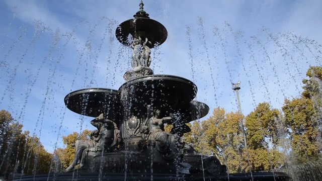 Parque Generale San Mart&igrave;n General San Martin Park Mendoza Argentina Mart&iacute;n میندوزا Parco Fuente Мендоса مندوزا Fountain מנדוסה Fontana الأرجنتين город 门多萨 &Mu;&epsilon;&nu;&tau;ό&sigma;&alpha; मेन्दोज़ा, अर्जेन्टीना 