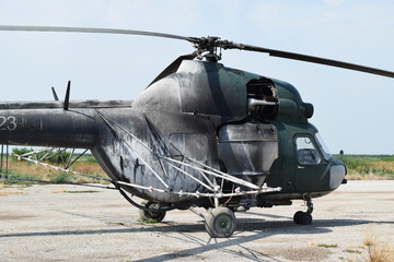 Obraz na płótnie Canvas Old helicopter spraying fields