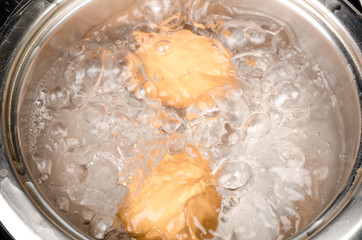 Boiling eggs