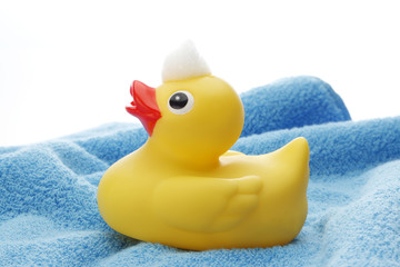 玩具のアヒル/泡の付いた黄色のゴム製のアヒル