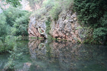 Parque natural del Monasterio de Piedra en Zaragoza, río piedra (España)