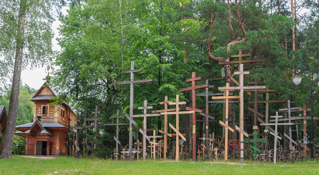 Święta Góra Grabarka - krzyże wotywne.
Położona w powiecie siemiatyckim na Podlasiu Góra Grabarka jest największym miejscem kultu prawosławia w Polsce