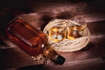 Papier Peint photo Alcool Rhum whisky bourbon dans un verre avec de la glace
