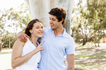 Naklejka premium Young couple in the park