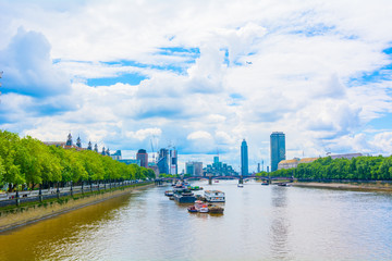 Naklejka premium Luoghi da visitare a Londra: vista del Tamigi