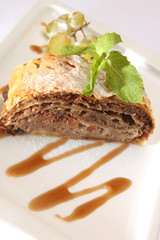 strudel with grapes and Mint