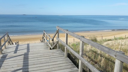 Obraz premium pornichet escalier bois plage bonne source