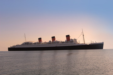 Queen Mary, sister ship of the Titanic - obrazy, fototapety, plakaty