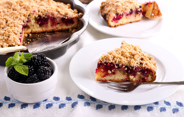 Blackberry crumble topping cake