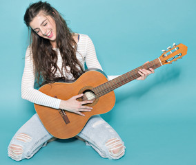 beautiful young girl posing with guitar - 116482038