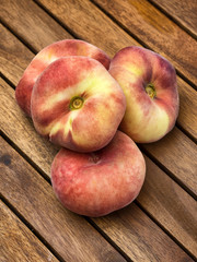 Paraguayas sobre tabla de madera