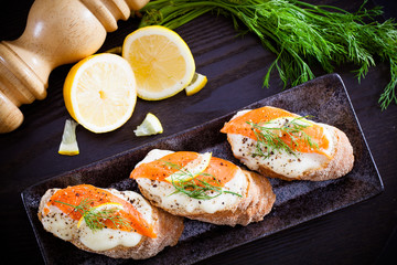 Smoked salmon canapes