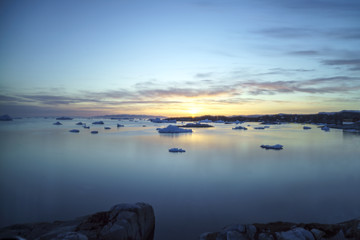 Fototapeta premium Sunset time on icebergs to ilulissat fjord at Greenland