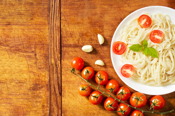 Spaghetti with tomatoes with copy space 