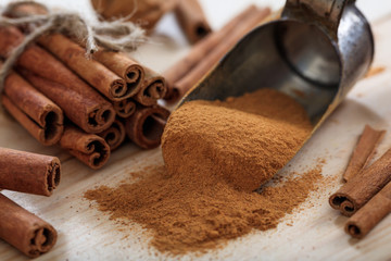 Cinnamon sticks and powder