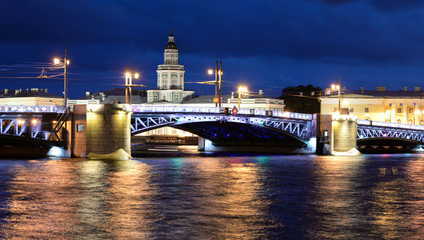 Fototapeta na wymiar Palace Bridge at night.
