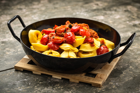 Tortelloni mit Tomatenpesto - tortellonis with tomato pesto