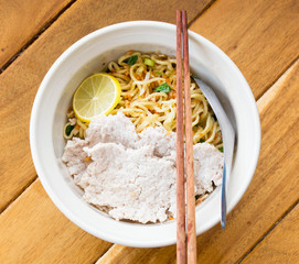 Egg noodle and minced pork
