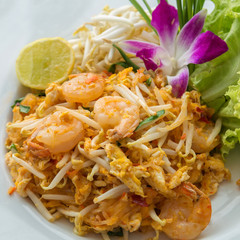 Fried noodle Thai style with prawns