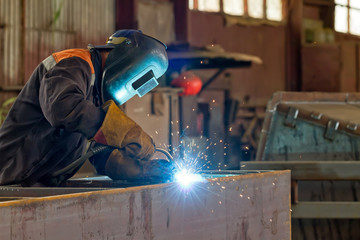 Semi-automatic welding of metal structures in the shop