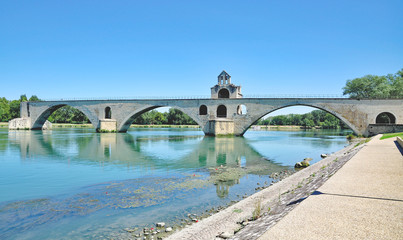 Naklejka premium die berühmte Brücke von Avignon über die Rhone,Provence,Frankreich
