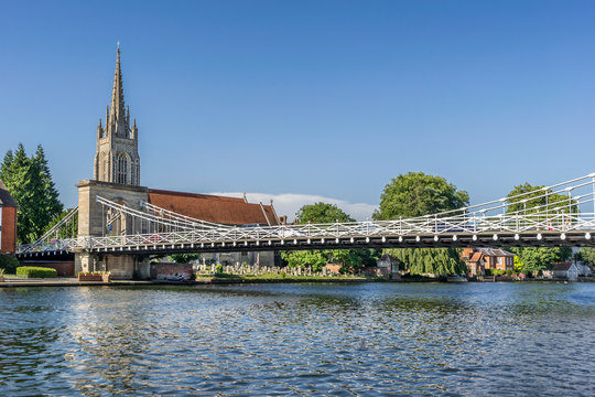Marlow bridge across the River Thames to the wst of london