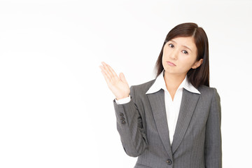 不安そうな表情のビジネスウーマン