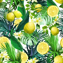 Nahtloses Muster aus Zitrone, Blumen und tropischen Blättern © aigann25