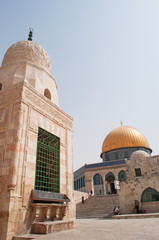 Fototapeta na wymiar Israele: la Cupola della Roccia, il santuario islamico sul Monte del Tempio nella città vecchia di Gerusalemme il 6 settembre 2015
