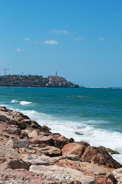 Israele: vista panoramica della città vecchia di Jaffa dal lungomare di Tel Aviv il 31 agosto 2015. Jaffa è la parte più vecchia di Tel Aviv Yafo e uno dei porti più antichi di Israele