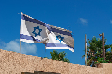 Tel Aviv: due bandiere di Israele al vento il 31 agosto 2015. La Bandiera di Israele fu adottata il...
