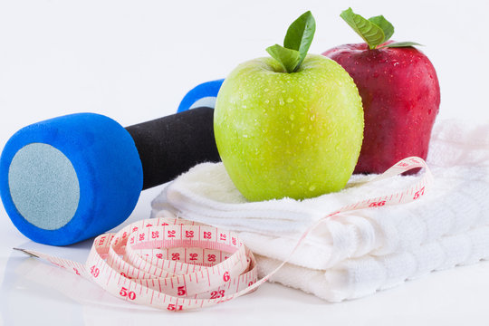 Apple and weights with measuring tape