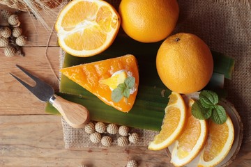 Obraz na płótnie Canvas Orange cake with oranges fruits is delicious.