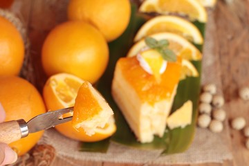 Fototapeta na wymiar Orange cake with oranges fruits is delicious.