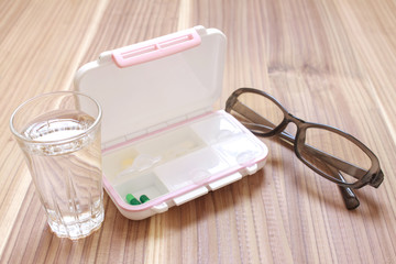 Box drug glass glasses resting on the wood.