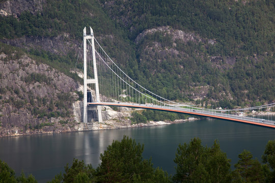 Ponte sul fiordo norvegese,  Hardangerbrua