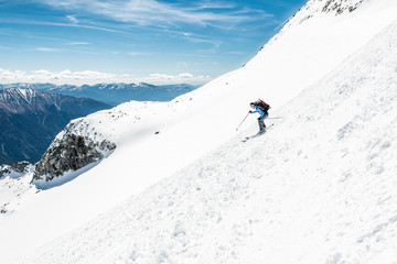 Fototapeta na wymiar Female skier tackling a steep slope.