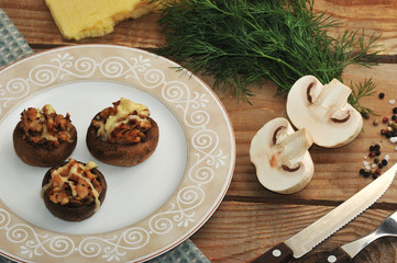 champignons stuffed with meat and cheese