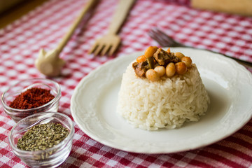 Baked beans on a rice / Kuru Fasulye.