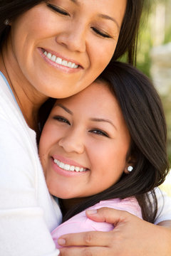 Asian Mother And Teenage Daughter Bilder – Durchsuchen 2,040