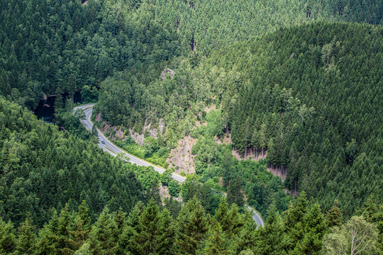 Stra&szlig;e und Wald im Okertal, Harz