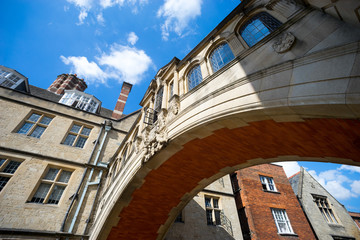Fototapeta na wymiar bridge of sighs, university of Oxford, UK