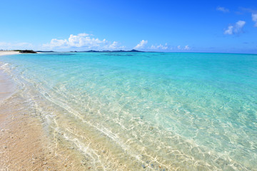 沖縄の美しい海とさわやかな空