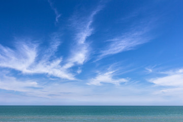 Fototapeta na wymiar Emerald sea and sky