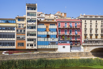 Girona - Colorful houses