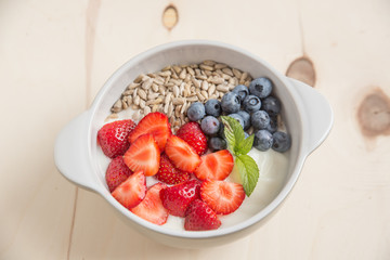 Joghurt mit Beeren 