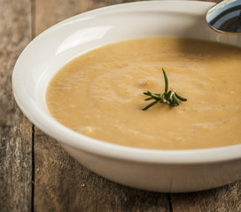 Vegetarian carrot-pumpkin cream soup