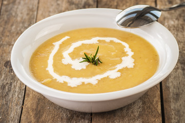 Vegetarian carrot-pumpkin cream soup